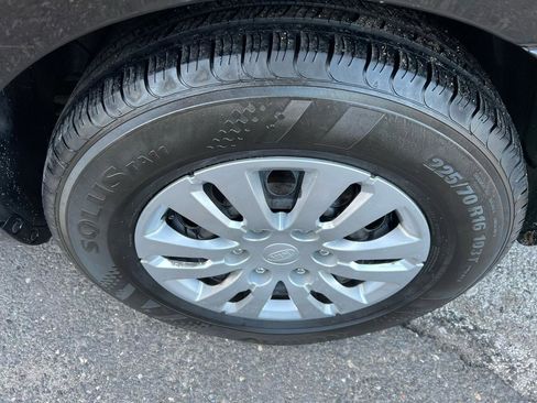 Used 2012 Kia Sedona LX FWD image 9