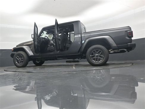 New 2025 Jeep Gladiator Sport image 50