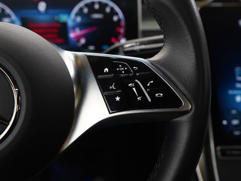 Used 2024 Mercedes-Benz GLC 300 4MATIC image 24