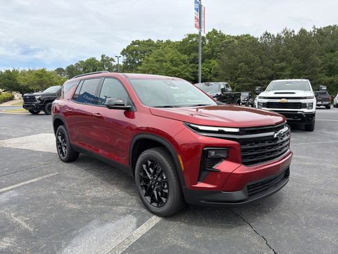 New 2026 Chevrolet Traverse LT w/ Midnight/Sport Edition FWD image 3