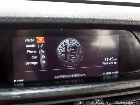 Used 2018 Alfa Romeo Stelvio AWD image 21