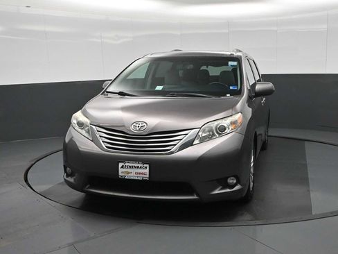 Used 2015 Toyota Sienna XLE image 5