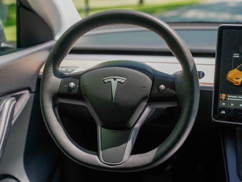 Used 2021 Tesla Model Y Long Range AWD/4WD image 13