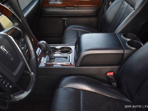 Used 2017 Lincoln Navigator Select AWD/4WD image 28