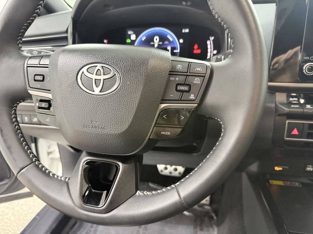 Used 2025 Toyota Camry SE FWD image 18