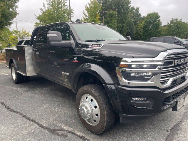Used 2025 RAM 4500 4x4 Crew Cab DRW w/ Laramie Trim Package image 5