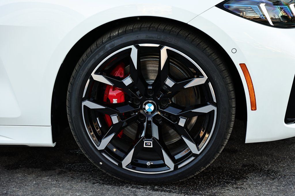 Used 2025 BMW 430i Coupe w/ M Sport Package RWD image 3