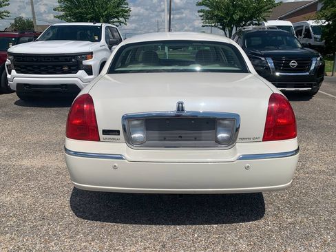 Used 2004 Lincoln Town Car Ultimate RWD image 6