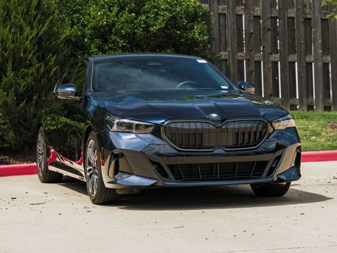 Used 2024 BMW 530i xDrive w/ M Sport Package AWD/4WD image 2