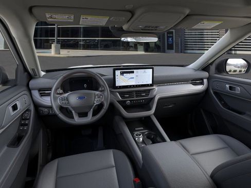 Used 2025 Ford Explorer Active AWD/4WD image 7