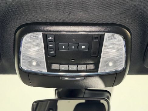 Used 2021 Jeep Grand Cherokee Altitude AWD/4WD image 11