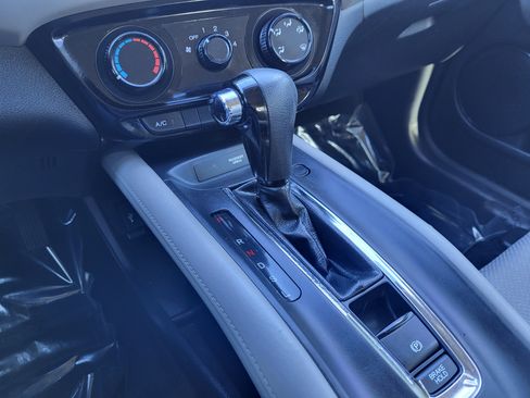 Used 2017 Honda HR-V LX image 23