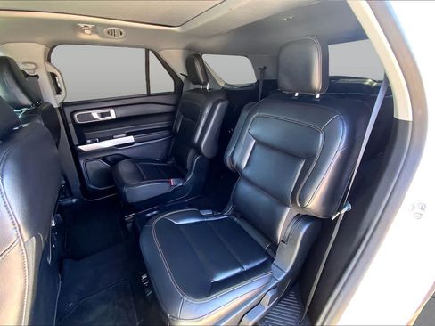 Certified 2021 Ford Explorer XLT w/ Equipment Group 202A AWD/4WD image 21
