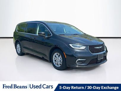 Used 2023 Chrysler Pacifica Touring-L