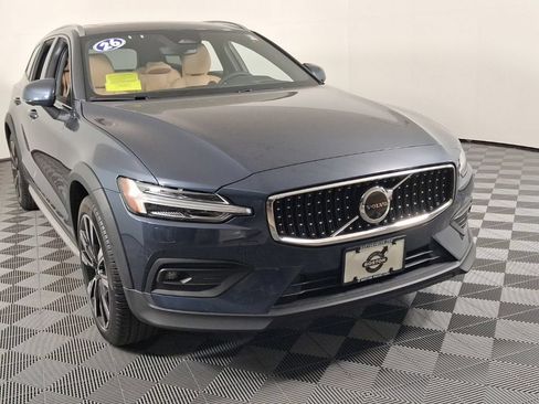 Used 2026 Volvo V60 B5 Cross Country Ultra w/ Climate Package AWD/4WD image 2