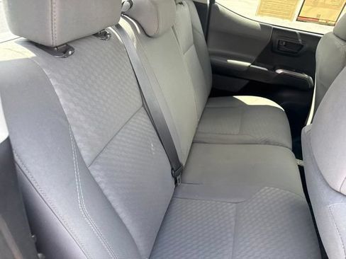 Used 2020 Toyota Tacoma SR5 AWD/4WD image 18