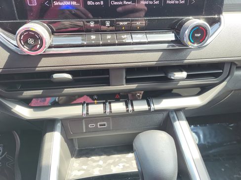 Used 2023 Chevrolet Colorado Trail Boss w/ Technology Package image 33