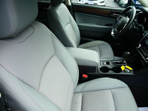 Used 2018 Subaru Outback 2.5i Limited AWD/4WD image 29