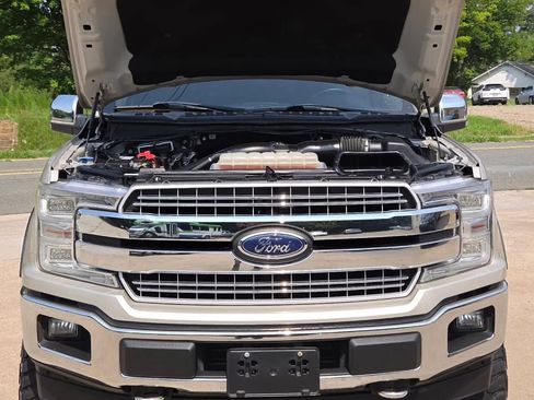 Used 2018 Ford F150 Lariat w/ Equipment Group 502A Luxury AWD/4WD image 9