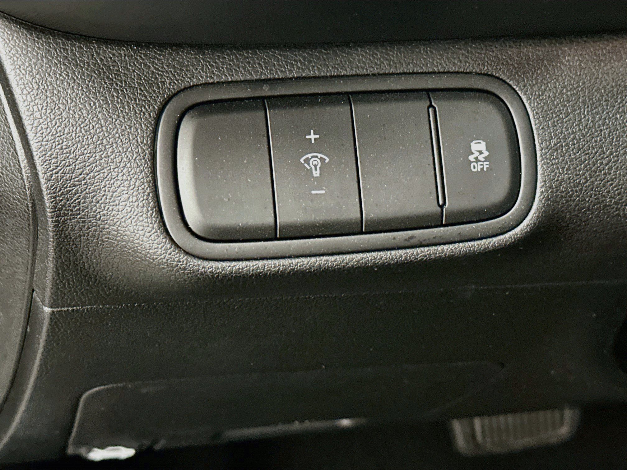 Used 2025 Hyundai Venue SEL FWD image 17