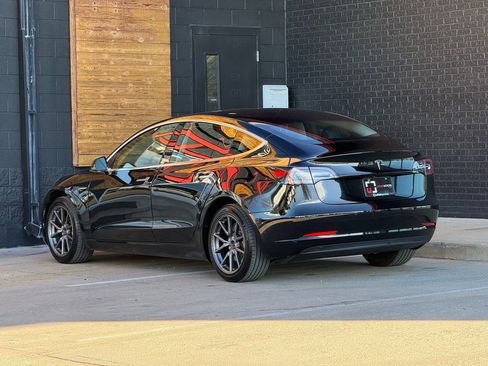 Used 2019 Tesla Model 3 Standard Range Plus image 4