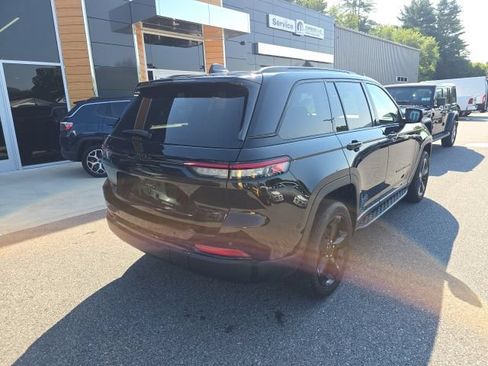 Certified 2025 Jeep Grand Cherokee Altitude AWD/4WD image 6