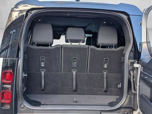 Used 2025 Land Rover Defender 130 X-Dynamic SE image 6