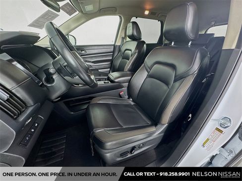 Certified 2025 Nissan Pathfinder SL image 21