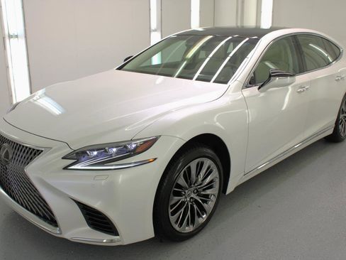Used 2018 Lexus LS 500 w/ Luxury Package RWD image 4