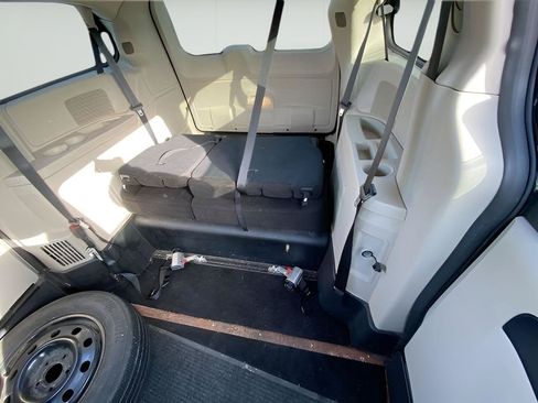 Used 2016 Dodge Grand Caravan SXT FWD image 12