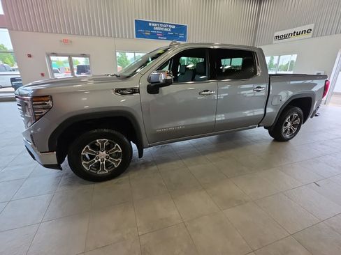 Used 2025 GMC Sierra 1500 SLT AWD/4WD image 17