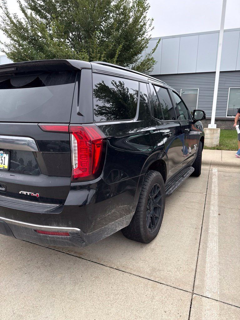 Used 2024 GMC Yukon AT4 w/ Technology Package AWD/4WD image 4