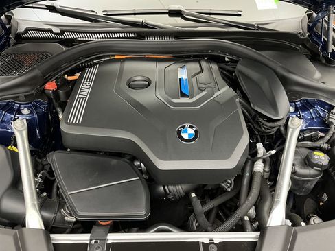 Certified 2022 BMW 530e xDrive w/ Premium Package image 27
