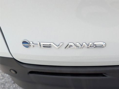 Used 2025 Toyota Sienna XLE AWD/4WD image 11