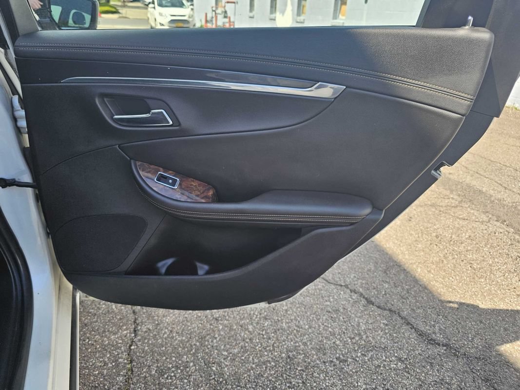 Used 2014 Chevrolet Impala LT w/ Convenience Package FWD image 18