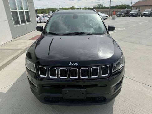 Used 2018 Jeep Compass Latitude w/ Cold Weather Group AWD/4WD image 8