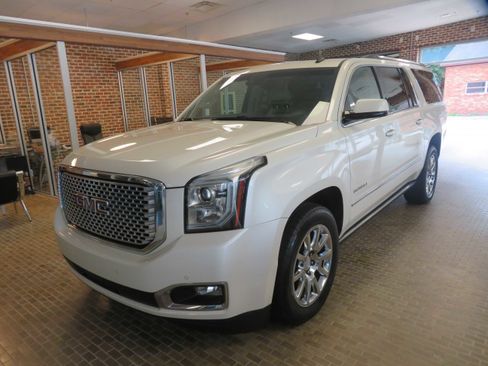 Used 2015 GMC Yukon XL Denali w/ Touring Package AWD/4WD image 82