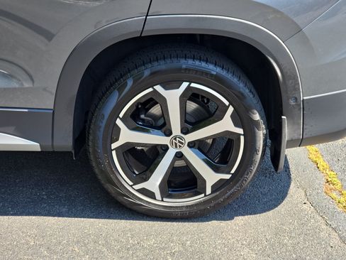 Certified 2025 Volkswagen Tiguan SE AWD/4WD image 35