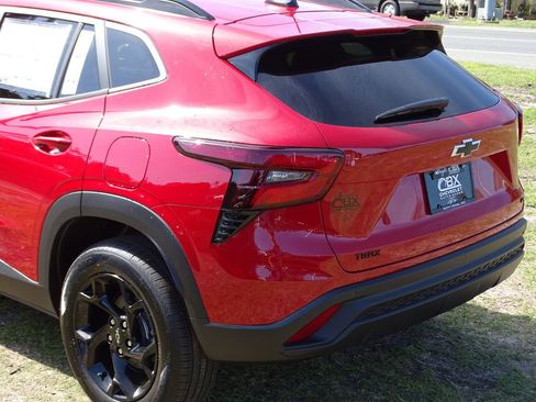 New 2026 Chevrolet Trax LT w/ Driver Confidence Package image 30