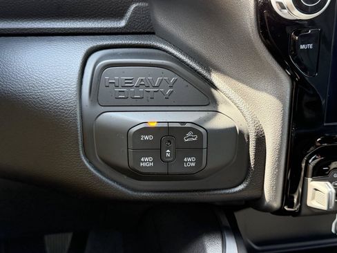 Used 2025 RAM 2500 Laramie AWD/4WD image 25