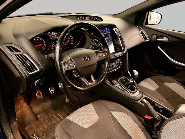 Used 2017 Ford Focus ST FWD image 12