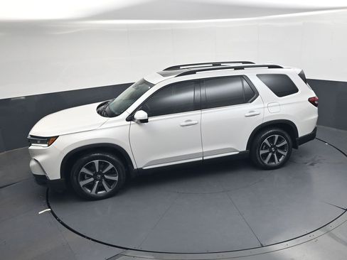 Certified 2025 Honda Pilot Touring image 25