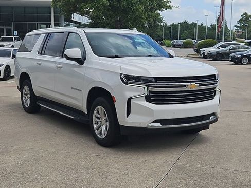 Used 2024 Chevrolet Suburban LT RWD image 3