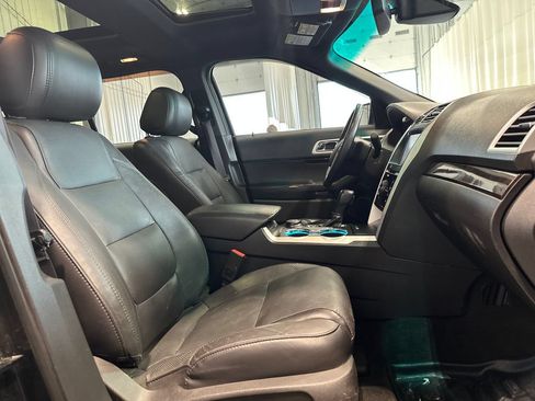 Used 2015 Ford Explorer Limited w/ Equipment Group 302A AWD/4WD image 35