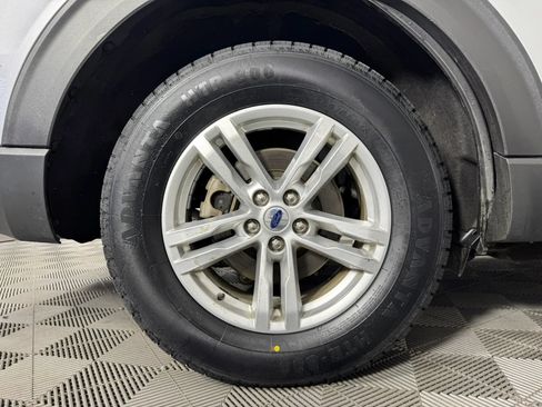 Used 2022 Ford Explorer XLT w/ Equipment Group 202A AWD/4WD image 47