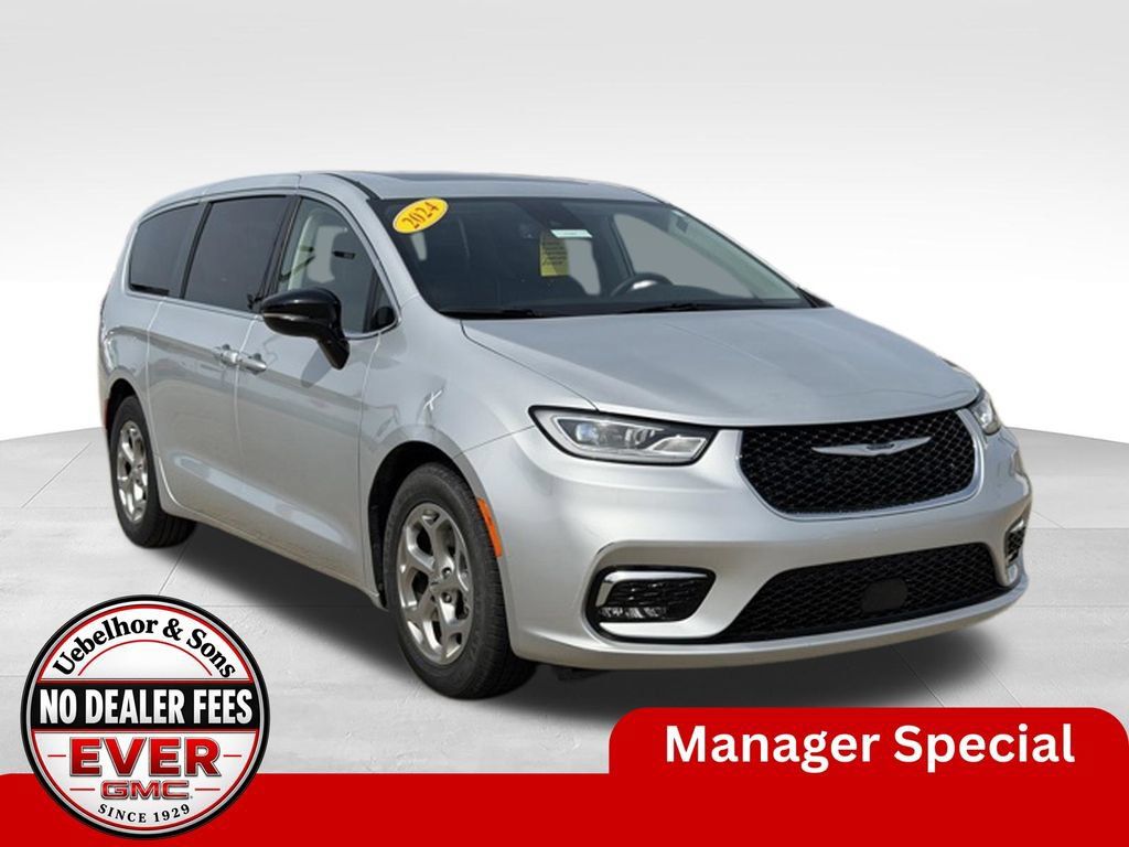 Used 2024 Chrysler Pacifica Limited FWD 360° Tour