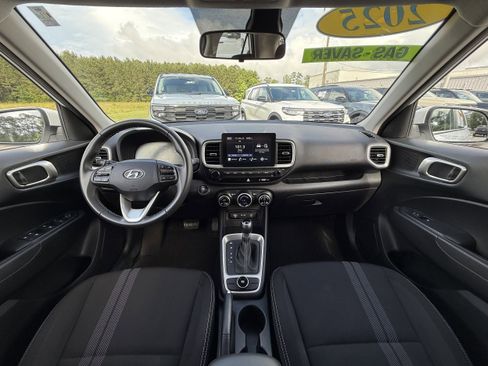 Used 2025 Hyundai Venue SEL FWD image 11