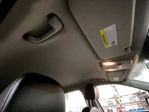 Used 2022 Kia Sorento S image 13