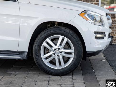 Used 2016 Mercedes-Benz GL 450 4MATIC w/ Premium I Package image 9
