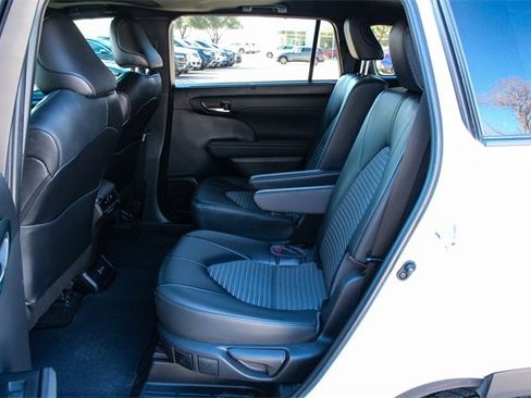 Used 2023 Toyota Highlander XSE image 38
